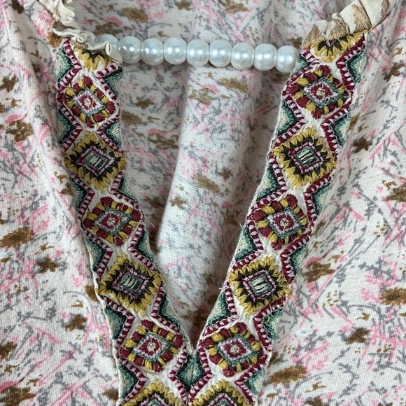 Lucky Brand Boho Cream Pink V Neck Mixed Media Sleeveless top Small - Picture 3 of 6